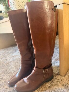 Women’s Knee-High Riding Boots – Brown – Size 7.5W